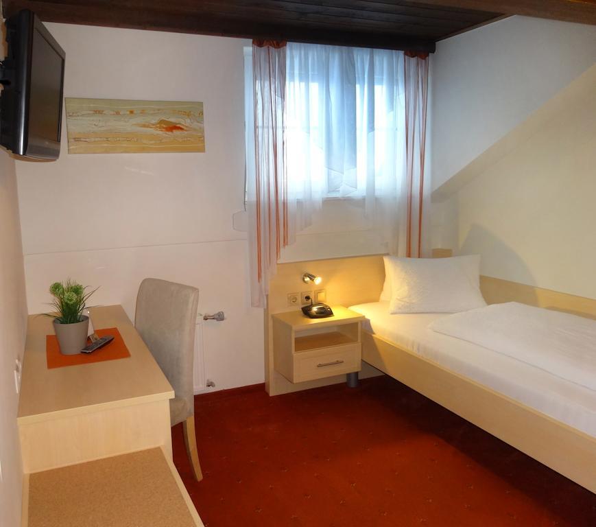 Hotel Pension Scherwirt Graz Habitación foto